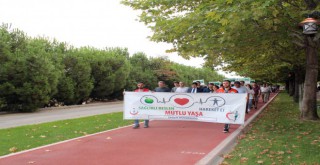 Doktorlar, yürüyüşün önemini yürüyerek anlattılar