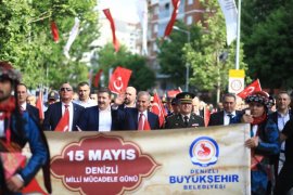 15 MAYIS COŞKUSU CADDELERE SIĞMADI