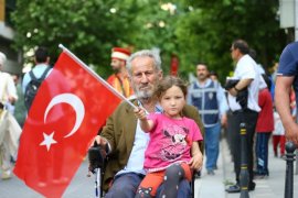 15 MAYIS COŞKUSU CADDELERE SIĞMADI