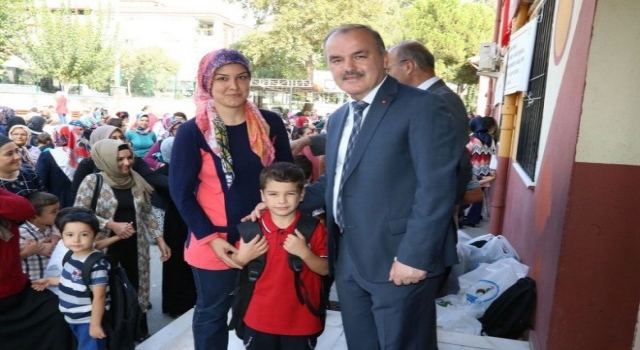 Pamukkale Belediyesinden Çocuklara Okul Hediyesi