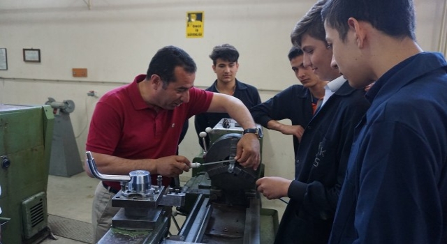 Maksiad Başkanı Mehmet Sarı; “İşsizlik, Makine Ve İmalat Sanayinde Yok”