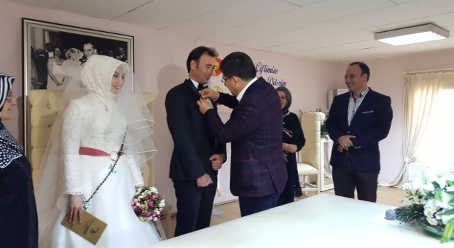 Yanar Çiftinin Nikahını Merkezefendi Belediye Başkanı Muhammet Subaşıoğlu Kıydı