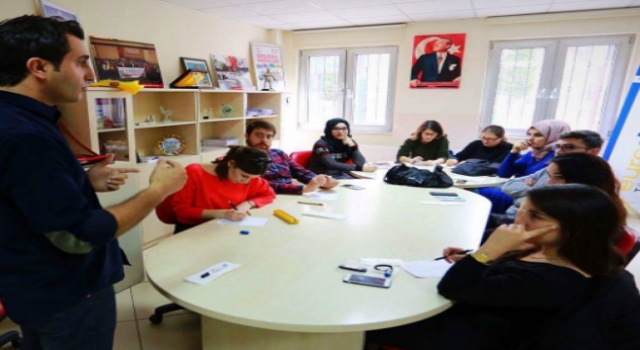 Denizli Büyükşehir Belediyesi Gençlik Meclisinde 1. İş Kulubü Eğitimi Verildi