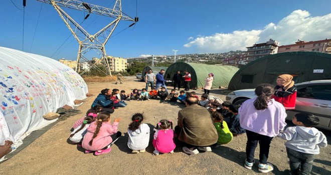 Büyükşehir’den deprem bölgesinde çocuk oyun alanları 