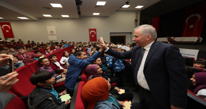 Başkan Osman Zolan çocukları yalnız bırakmadı