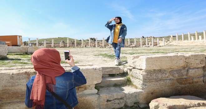 PAÜ’lü Öğrenciler Tripolis Antik Kentini Gezdi