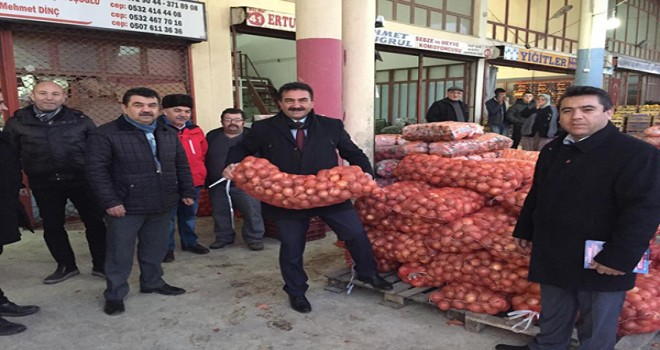 HAL'DE SOĞAN ÇUVALINI KALDIRARAK,