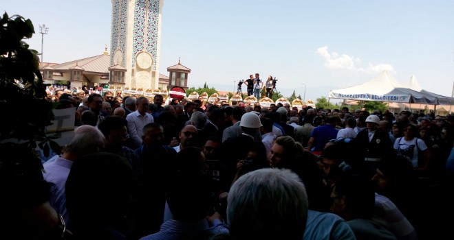 KAZIM ARSLAN'IN CENAZESİ CAMİ'YE GETİRİLDİ