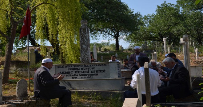 Müftü Ahmet Hulusi Efendi, kabri başında anıldı