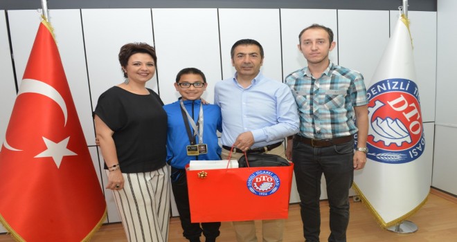 BAŞKAN ERDOĞAN, ŞAMPİYON YÜZÜCÜLERİ KABUL ETTİ