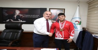 BAŞKAN GÜRLESİN, TÜRKİYE ŞAMPİYONU'NU KONUK ETTİ