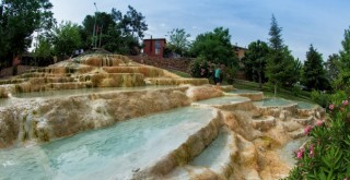 KARAHAYIT’A MUHTEŞEM MEYDAN