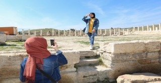 PAÜ’lü Öğrenciler Tripolis Antik Kentini Gezdi